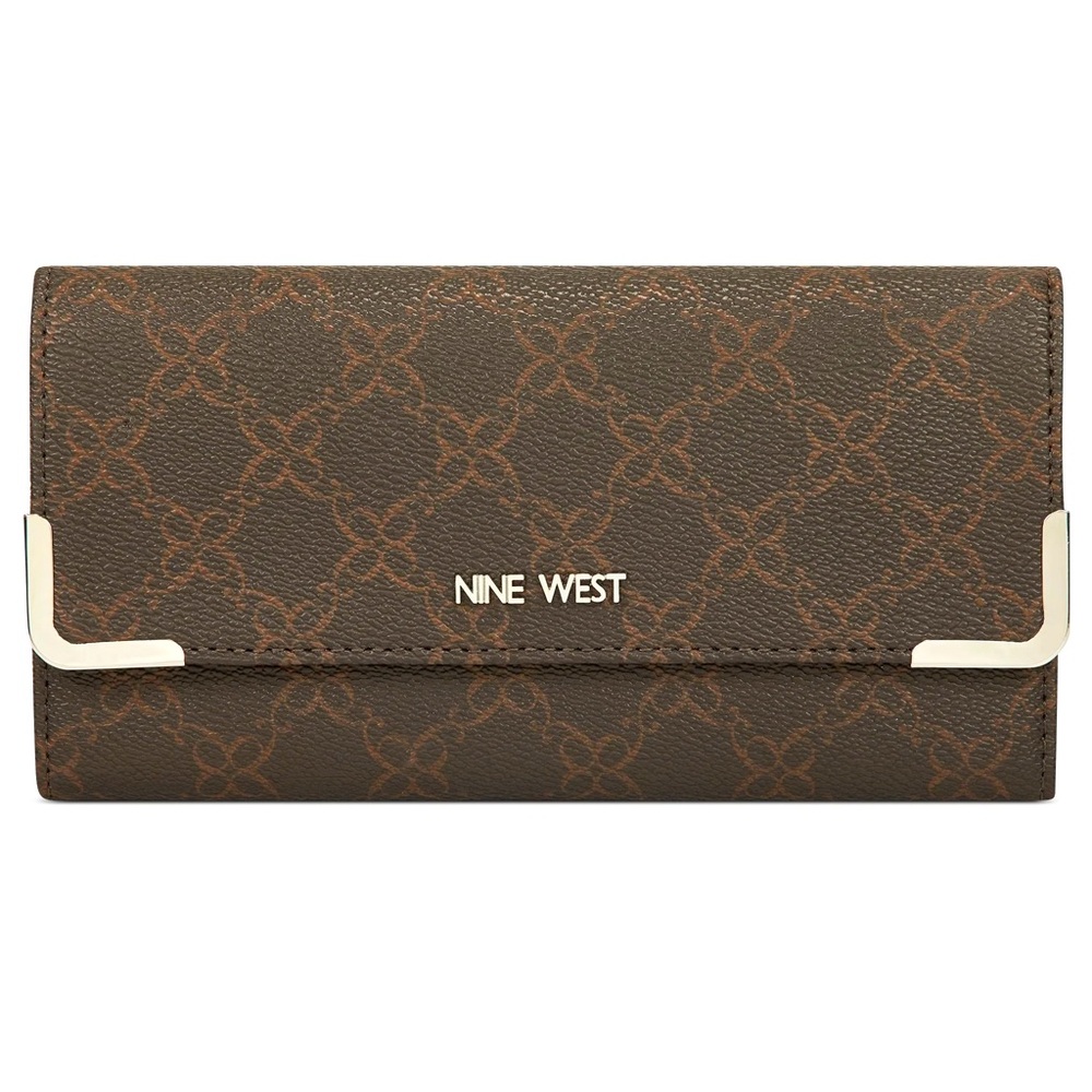 Wallet with multifunctional pockets and the slots will easily hold your cards.